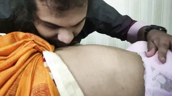 Wife In Saree Getting Navel Licked While Pussy Gets Rubbed