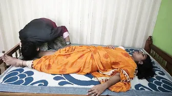 Wife In Saree Getting Navel Licked While Pussy Gets Rubbed