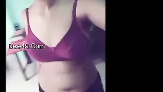 Cute Indian Girl Exposing Her Tits in Amateur Video