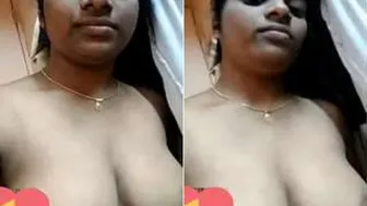 Super Hot look Telugu Girl Showing Her Boobs On Video Call