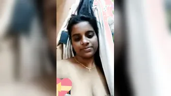 Super Hot look Telugu Girl Showing Her Boobs On Video Call