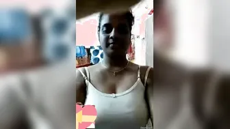 Super Hot look Telugu Girl Showing Her Boobs On Video Call
