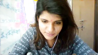 Indian Cam Girl Performing Live Fingering Her Dripping Wet Hole