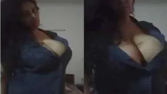 Nri Slut Flashing Her Huge Natural Boobs On Camera For A Fan