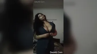 Nri Slut Flashing Her Huge Natural Boobs On Camera For A Fan
