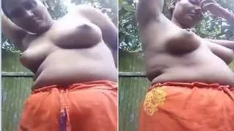 Village Bhabhi Flashing Her Big Desi Tits On Camera Tonight