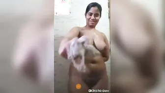 Desi Babe Urmi Showering Naked Live On Video Call For Him