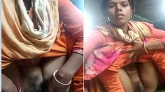 Village Babe Exposing Her Natural Boobs And Tight Pussy