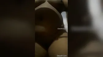 Chubby Married Bhabhi Stripping Naked Showing Body To Lover