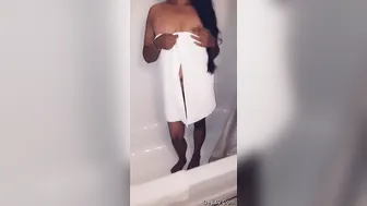 Sexy Tamil Babe From Abroad Exposing Boobs And Pussy For Me