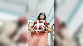 Married Bhabhi Recording Herself Naked For Her Secret Lover