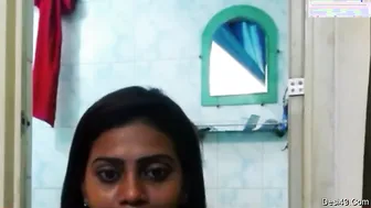 Sexy Desi Babe Bathing Naked Live On Camera For Her Followers
