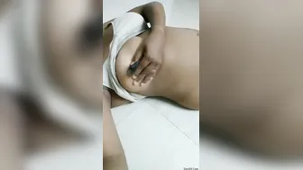 Telugu Babe Flashing Her Natural Boobs On Homemade Recording