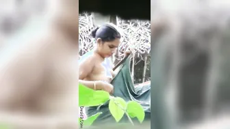 Neighbor Bhabhi Bathing Outside Caught On Spy Camera Footage