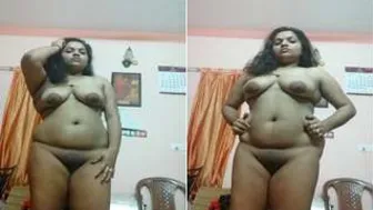 Sexy Desi Babe Getting Naked And Spreading Her Pussy On Camera