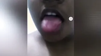 South Indian Slut Exposing Her Body And Fingering On Video Call