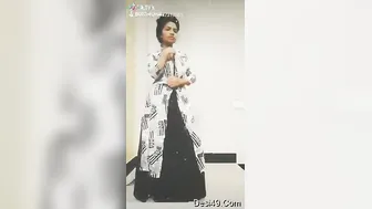 Naughty Desi Babe Flashing Her Perky Tits On Social Media