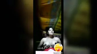 Married Bhabhi Teasing Lover Showing Her Boobs On Video Call