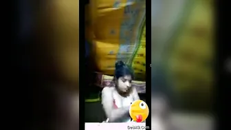 Married Bhabhi Teasing Lover Showing Her Boobs On Video Call