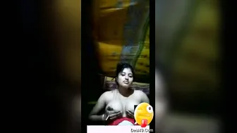 Married Bhabhi Teasing Lover Showing Her Boobs On Video Call