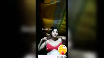 Married Bhabhi Teasing Lover Showing Her Boobs On Video Call