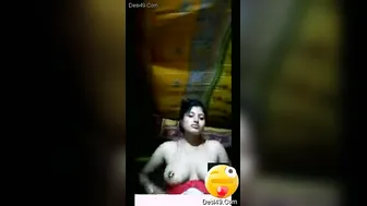 Married Bhabhi Teasing Lover Showing Her Boobs On Video Call