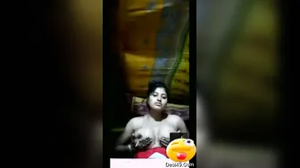 Married Bhabhi Teasing Lover Showing Her Boobs On Video Call