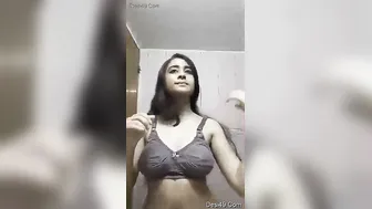 Cute Desi Babe Taking Off Her Top Exposing Boobs For Her Lover