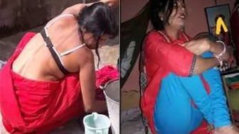 Married Woman Bathing On Camera For Her Fans To Watch Her Body