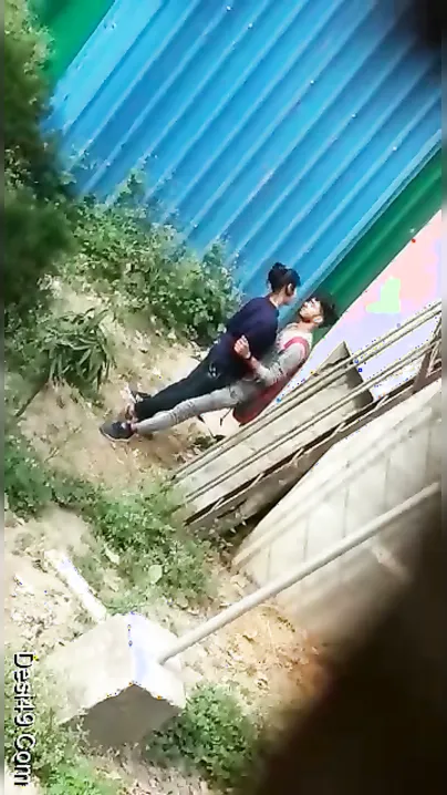 College Lovers Kissing And Making Out In Public Again