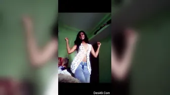 Cute GF Showing Everything While Bathing On Video Call