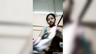 Sweet Desi Babe Exposing Her Tits And Wet Pussy On Video Chat