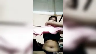 Sweet Desi Babe Exposing Her Tits And Wet Pussy On Video Chat