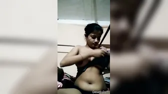 Sweet Desi Babe Exposing Her Tits And Wet Pussy On Video Chat