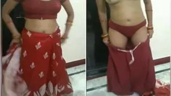 Bhabhi Unwrapping Her Saree Exposing Her Natural Big Boobs