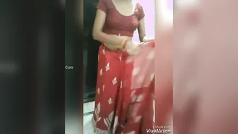 Bhabhi Unwrapping Her Saree Exposing Her Natural Big Boobs