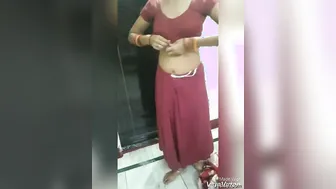 Bhabhi Unwrapping Her Saree Exposing Her Natural Big Boobs