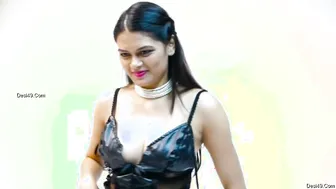 Sexy Model Shaking Her Tits While Dancing In Private Show