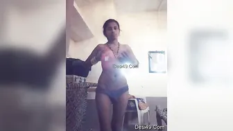 Village Bhabhi Peeling Off Clothes Revealing Her Naked Body