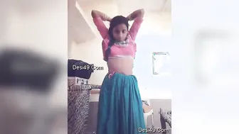 Village Bhabhi Peeling Off Clothes Revealing Her Naked Body