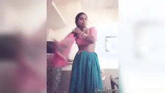 Village Bhabhi Peeling Off Clothes Revealing Her Naked Body