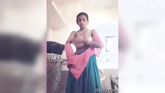 Village Bhabhi Peeling Off Clothes Revealing Her Naked Body
