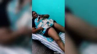 Tamil Married Woman Showing Naked Boobs And Pussy For Camera