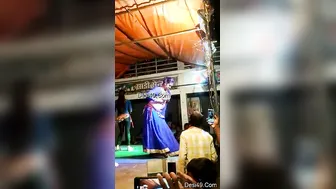 Sexy Ladyboy Grinding And Dancing Dirty For The Webcam Show