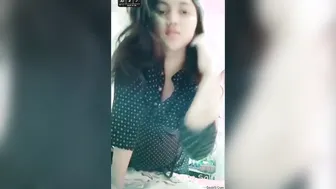 Desi Babe Flashing Her Perfect Tits Live While Making Hot Video