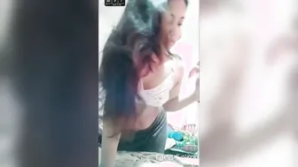 Desi Babe Flashing Her Perfect Tits Live While Making Hot Video