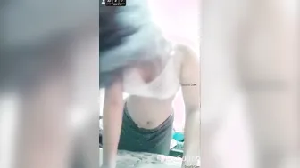 Desi Babe Flashing Her Perfect Tits Live While Making Hot Video
