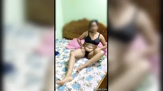 Married Bhabhi Exposing Her Big Tits And Wet Pussy On Cam