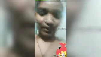Bhabhi Bathing Naked On Video Call With Her Secret Boyfriend