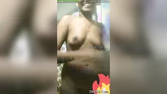 Bhabhi Bathing Naked On Video Call With Her Secret Boyfriend